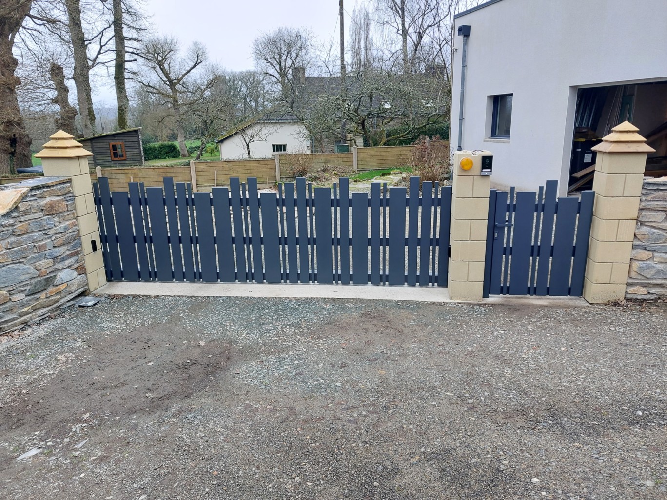 Portail en aluminium à La Gacilly