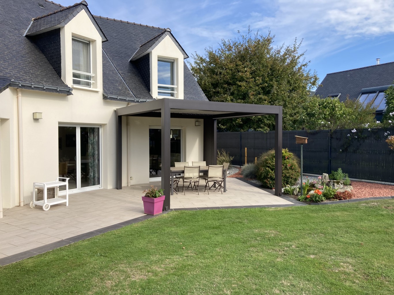 Pergola bioclimatique à Crach